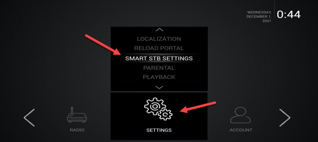Menú de configuración con opción de ajustes de Smart STB señalada por una flecha roja
